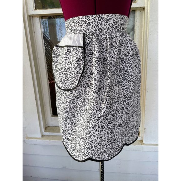 Vintage 1950s Half Apron Cotton Black/White Floral Retro - Picture 8 of 8